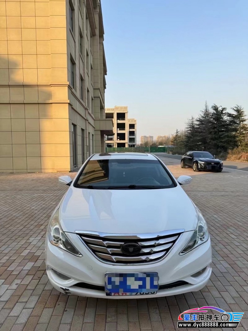 12年现代索纳塔八轿车抵押车出售