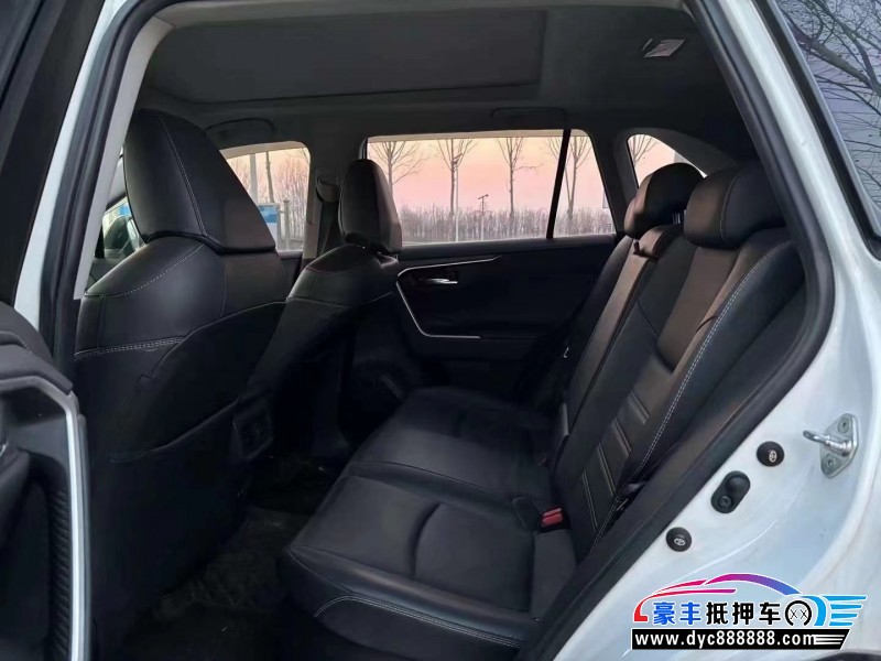 21年丰田RAV4轿车抵押车出售