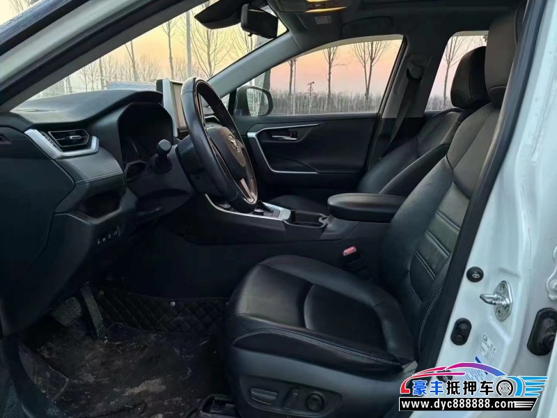 21年丰田RAV4轿车抵押车出售