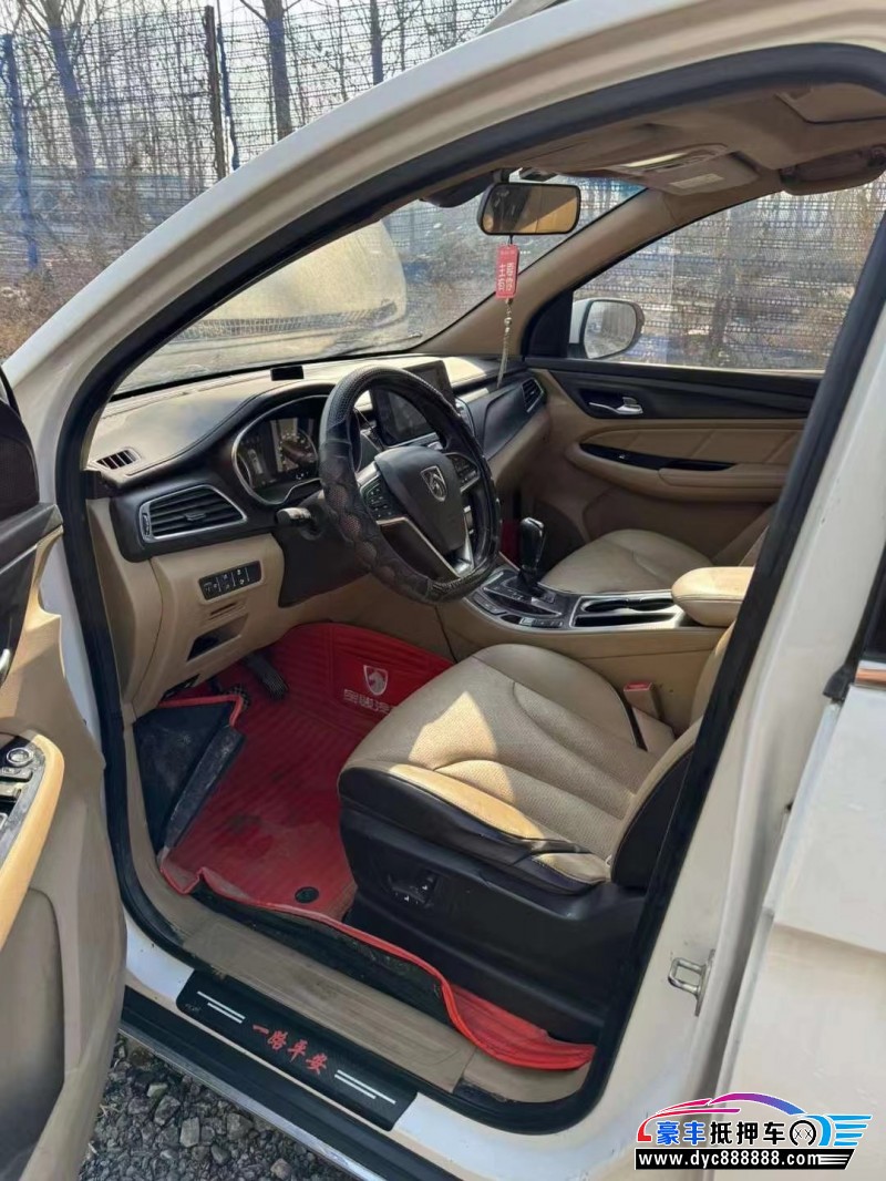 17年宝骏730轿车抵押车出售