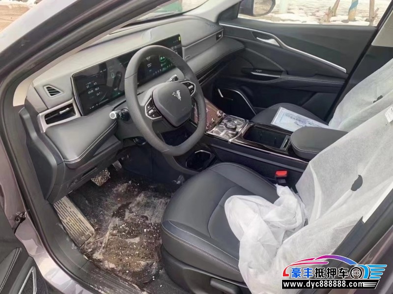 24年哪吒U轿车抵押车出售