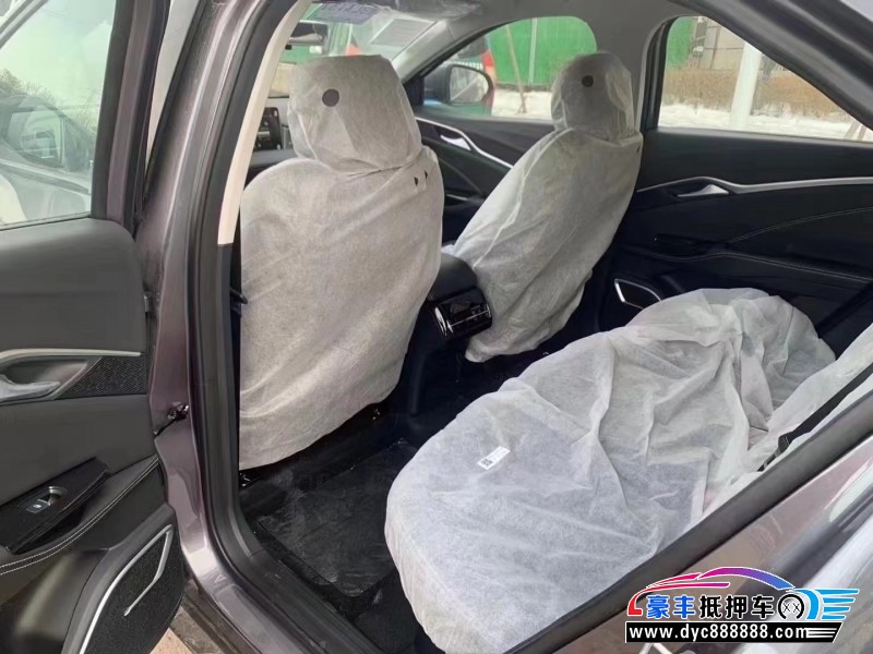 24年哪吒U轿车抵押车出售