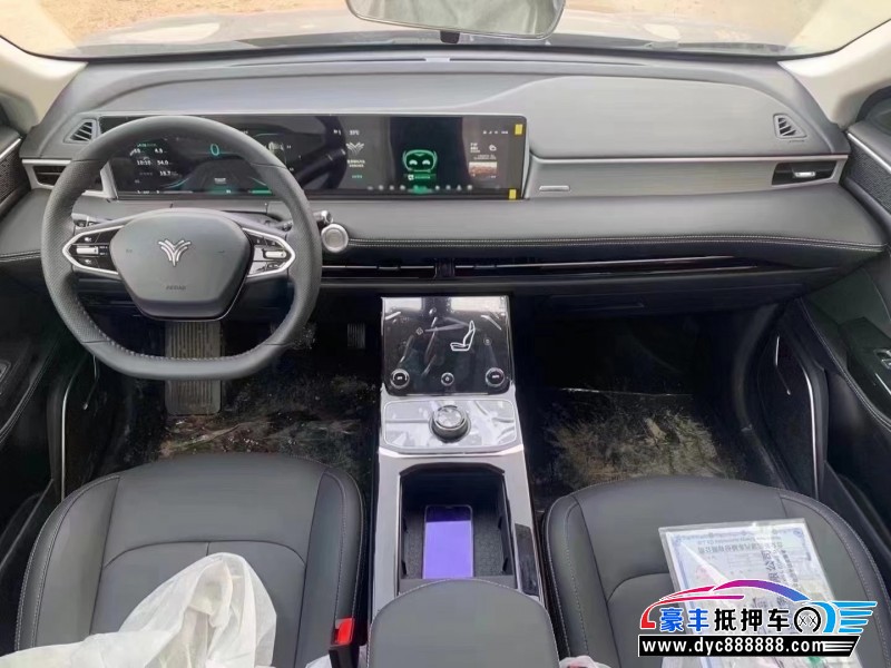 24年哪吒U轿车抵押车出售