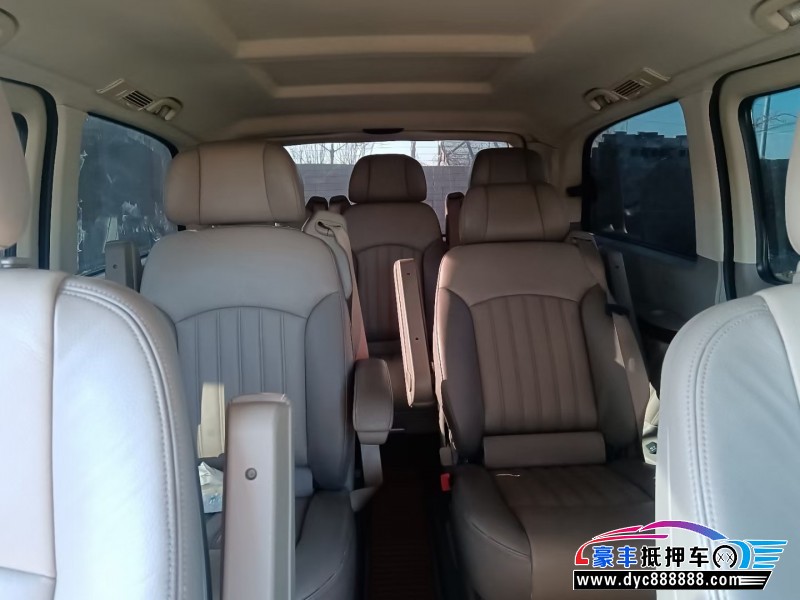 13年奔驰唯雅诺轿车抵押车出售