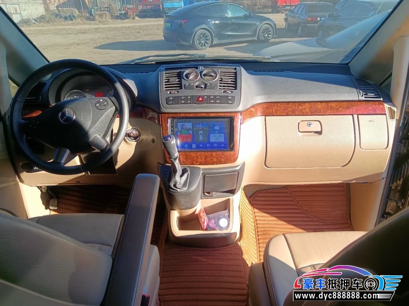 13年奔驰唯雅诺轿车抵押车出售