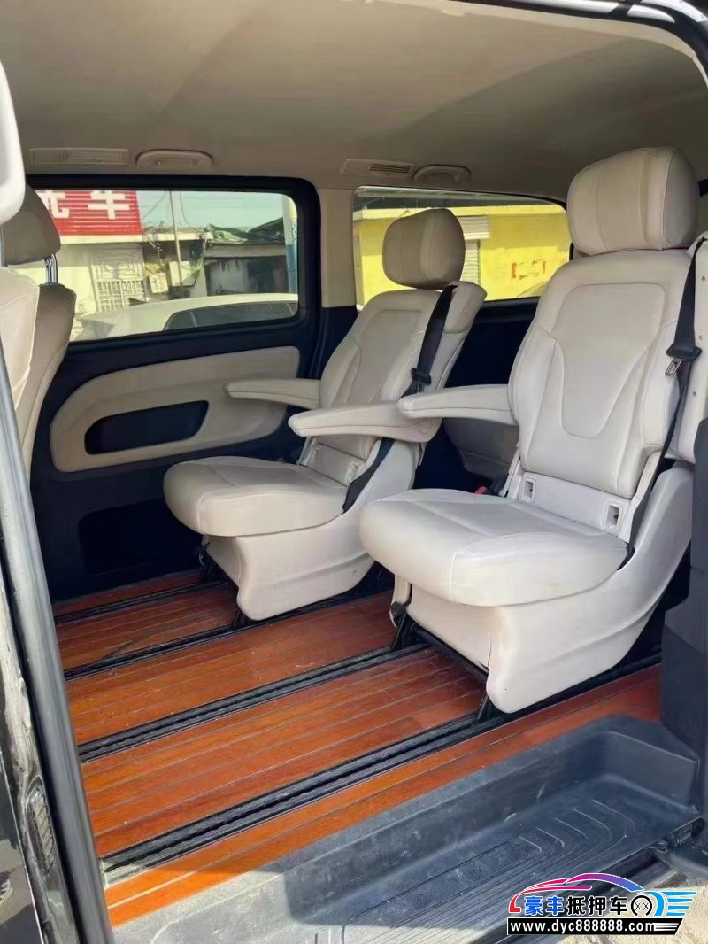 17年奔驰威霆轿车抵押车出售