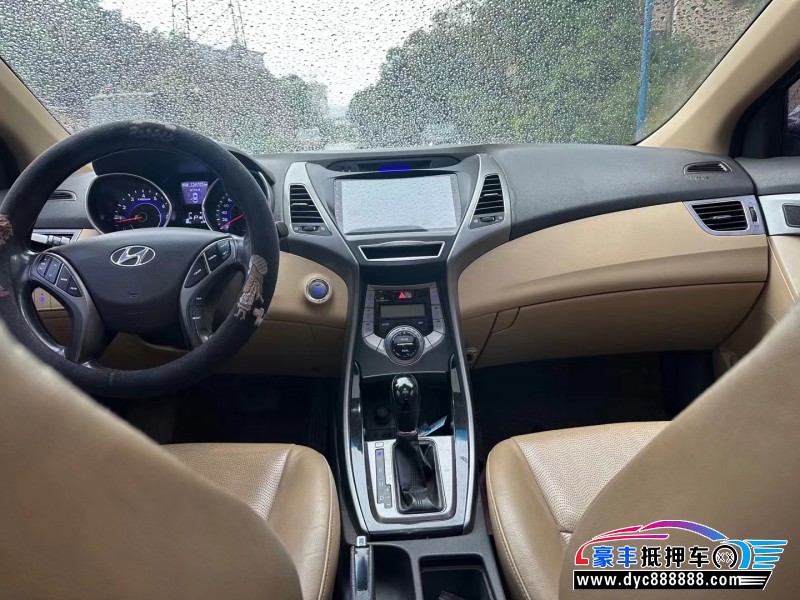 13年现代朗动轿车抵押车出售