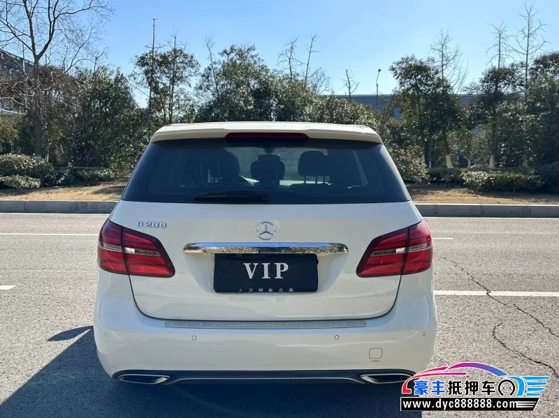 17年奔驰B轿车抵押车出售