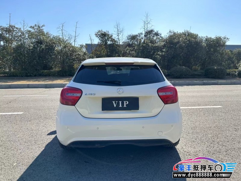 15年奔驰A轿车抵押车出售