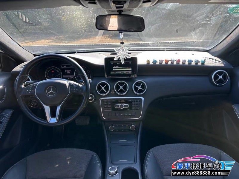 15年奔驰A轿车抵押车出售