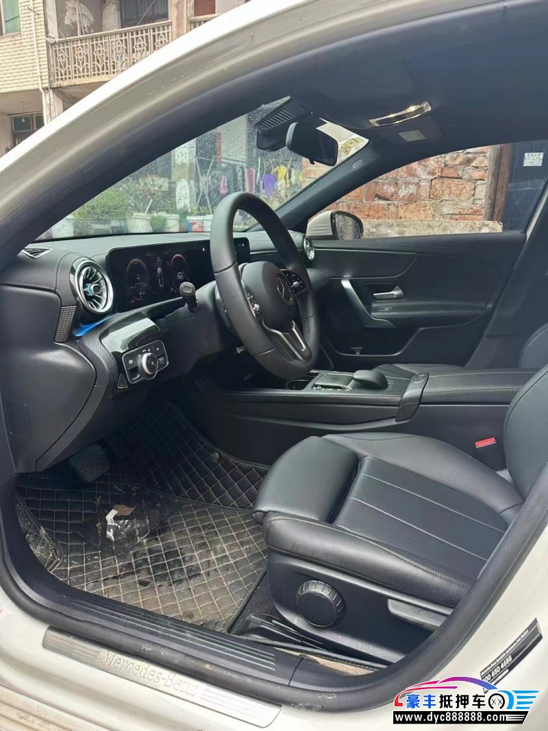 21年奔驰A轿车抵押车出售