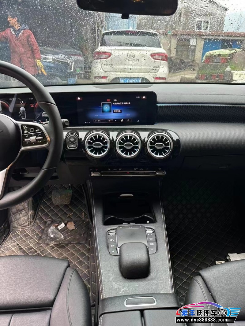 21年奔驰A轿车抵押车出售