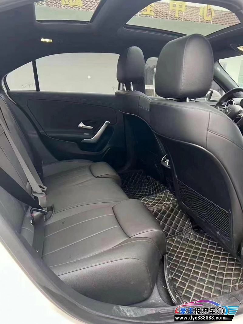 23年奔驰A轿车抵押车出售