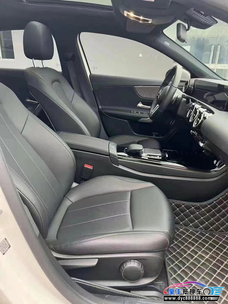 23年奔驰A轿车抵押车出售