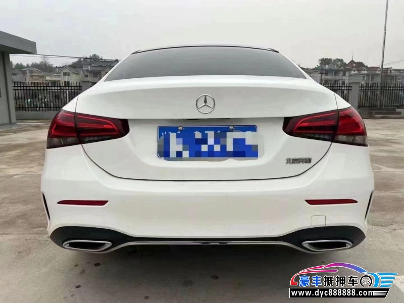 23年奔驰A轿车抵押车出售