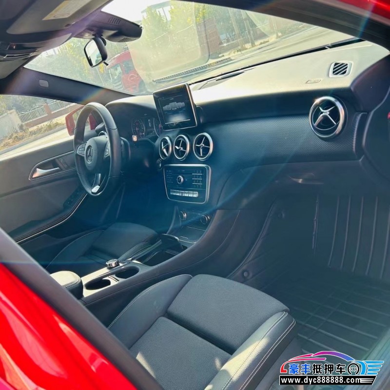 17年奔驰A轿车抵押车出售