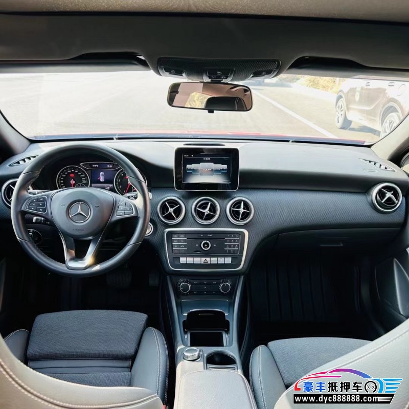 17年奔驰A轿车抵押车出售