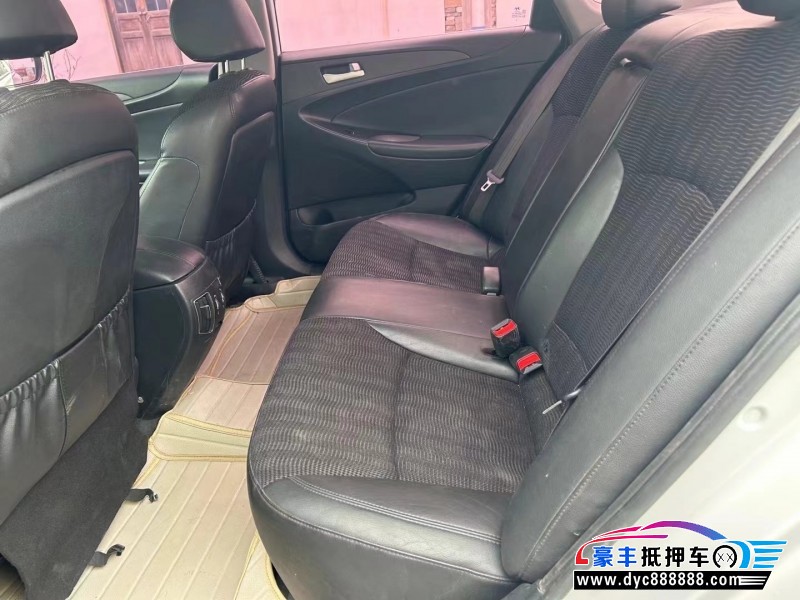 14年现代索纳塔八轿车抵押车出售