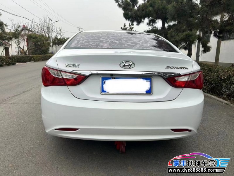 14年现代索纳塔八轿车抵押车出售