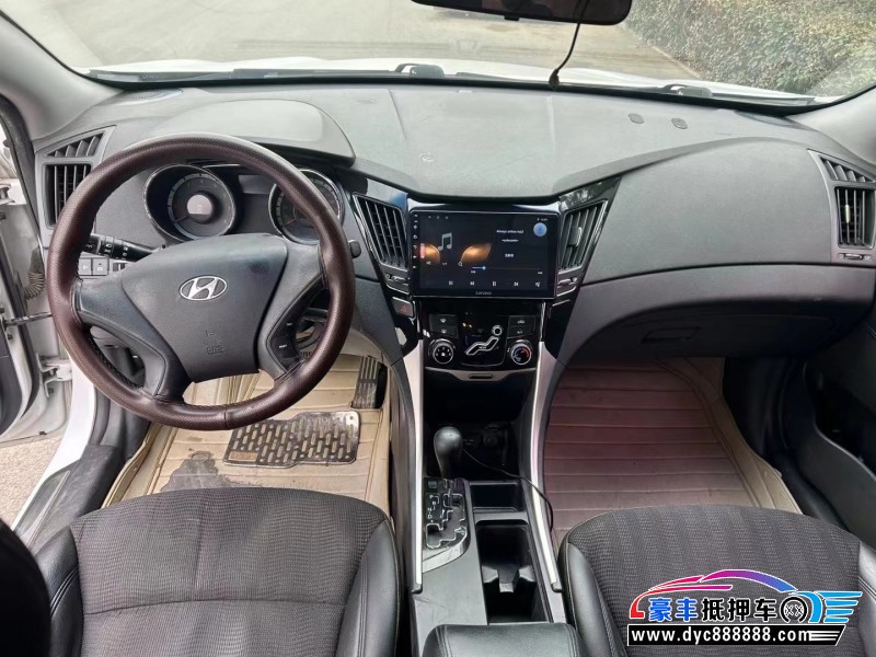 14年现代索纳塔八轿车抵押车出售