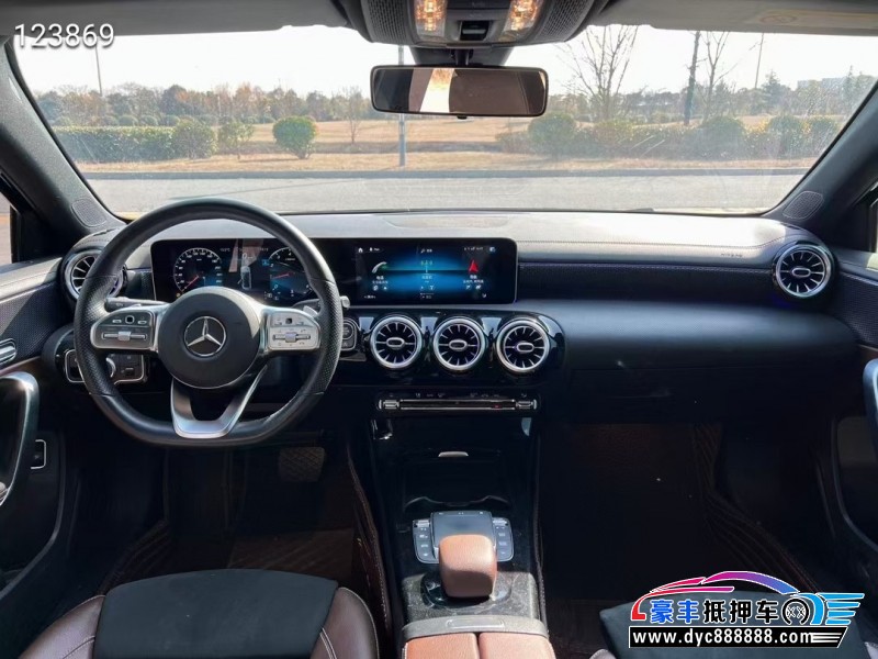 20年奔驰A轿车抵押车出售