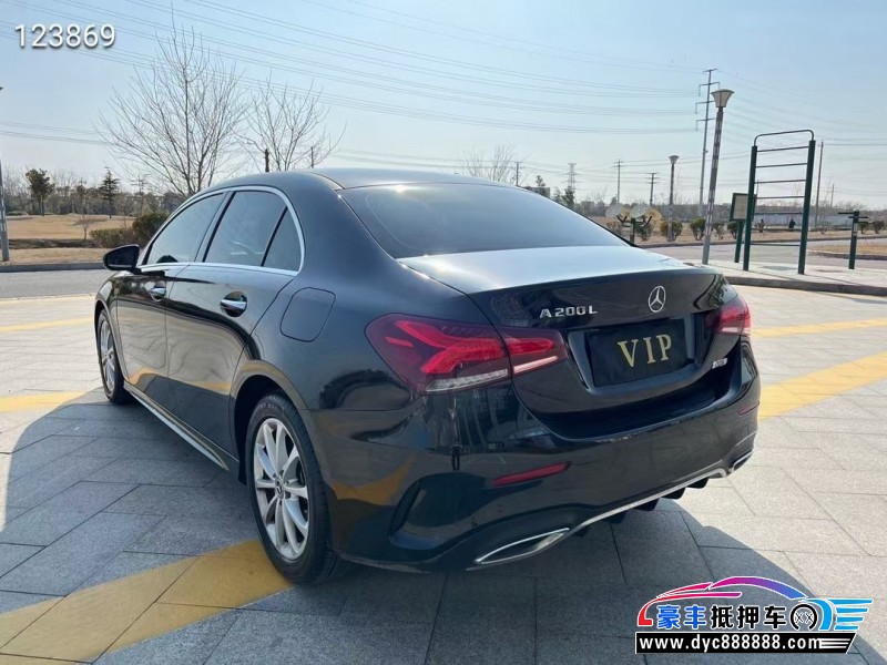 20年奔驰A轿车抵押车出售