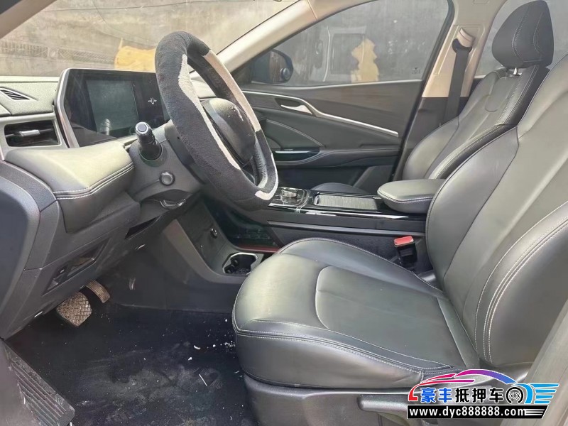 23年哪吒u-ll400轿车抵押车出售