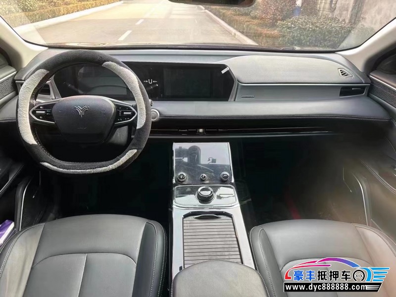 23年哪吒u-ll400轿车抵押车出售