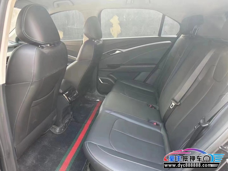 23年哪吒u-ll400轿车抵押车出售