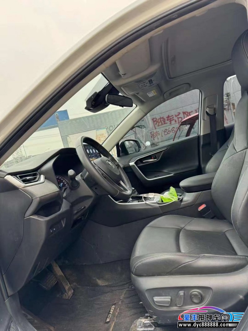 22年丰田威兰达轿车抵押车出售