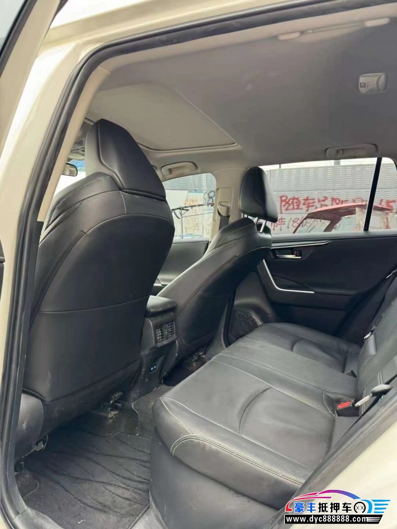 22年丰田威兰达轿车抵押车出售