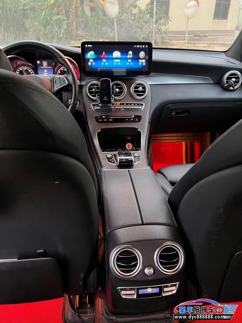 17年奔驰GLC轿车抵押车出售