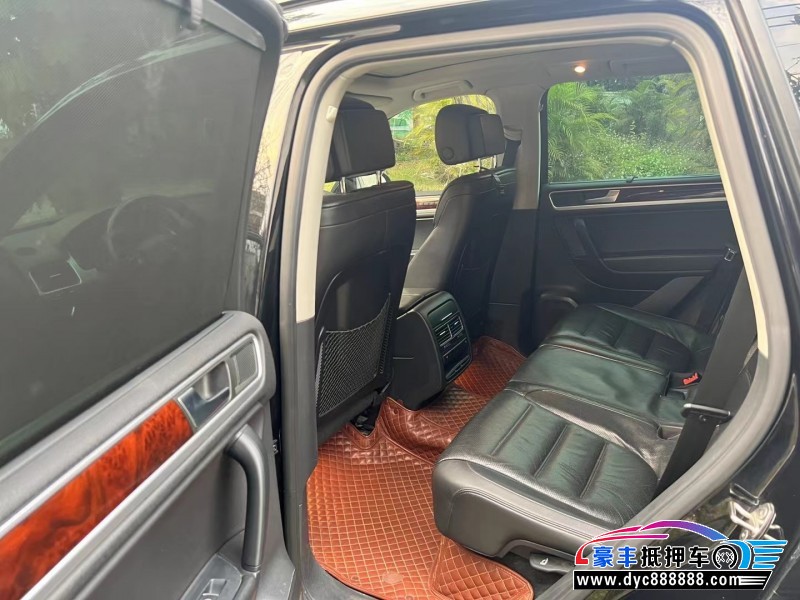 13年大众途锐轿车抵押车出售