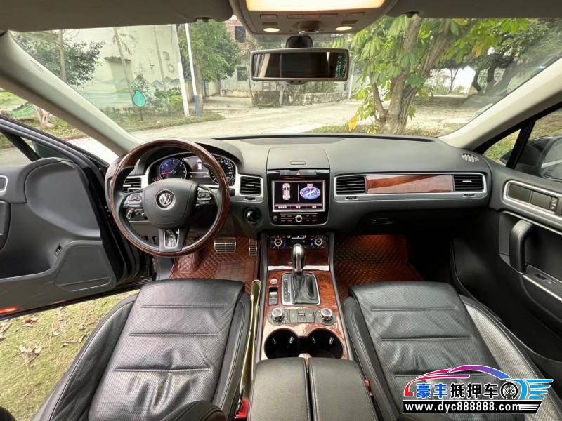 13年大众途锐轿车抵押车出售