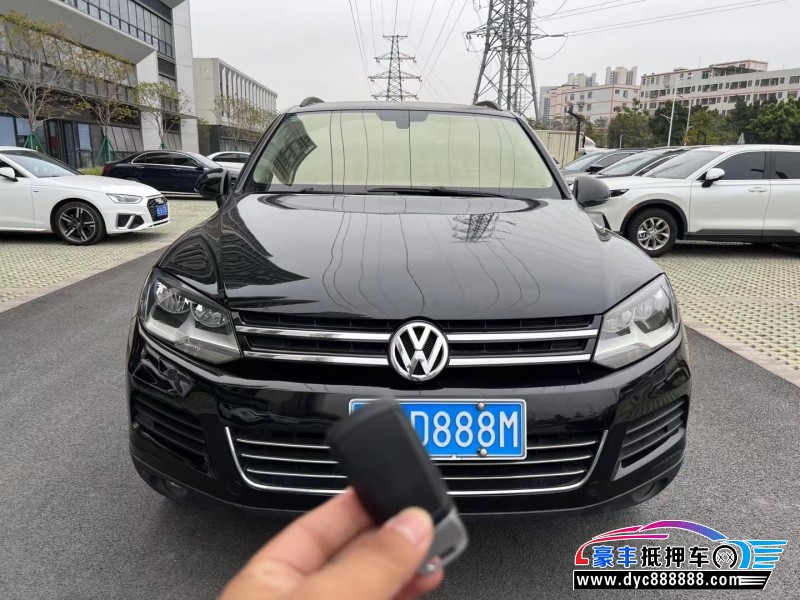 14年大众途锐轿车抵押车出售