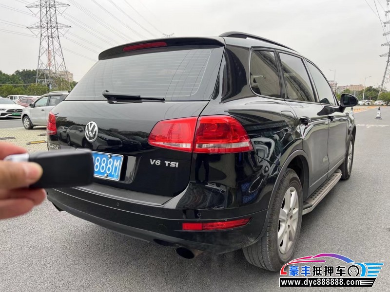 14年大众途锐轿车抵押车出售