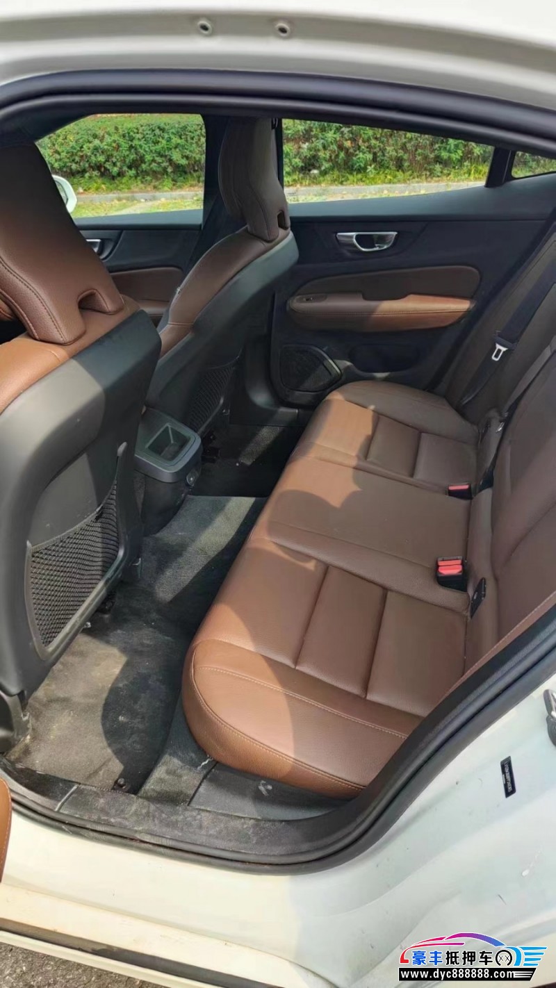 23年沃尔沃S60轿车抵押车出售