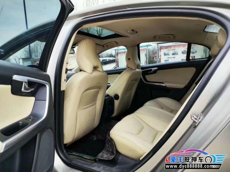 14年沃尔沃S60轿车抵押车出售