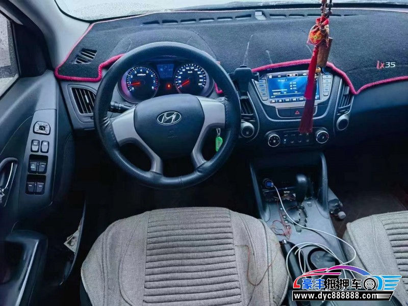 16年现代ix35轿车抵押车出售