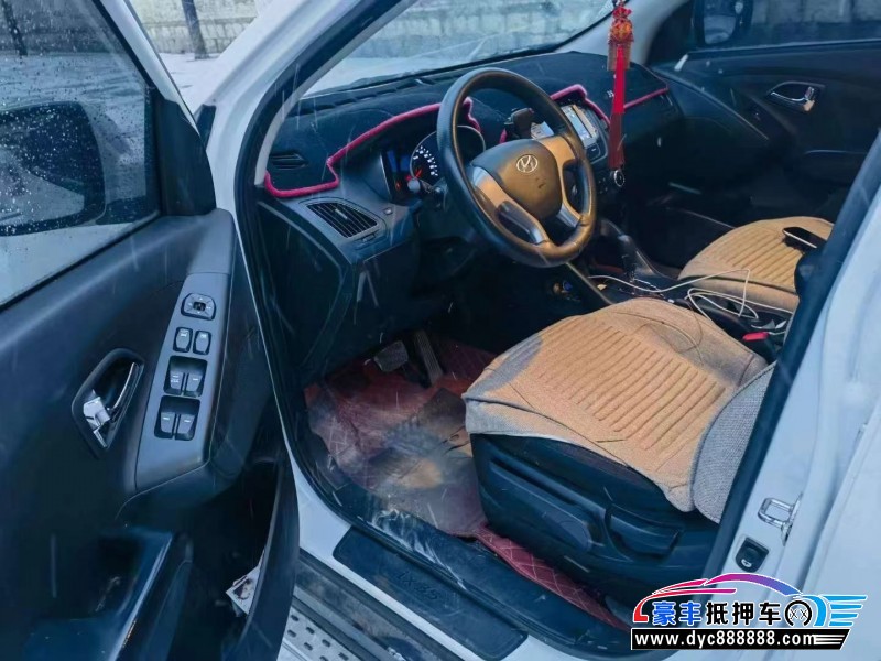 16年现代ix35轿车抵押车出售