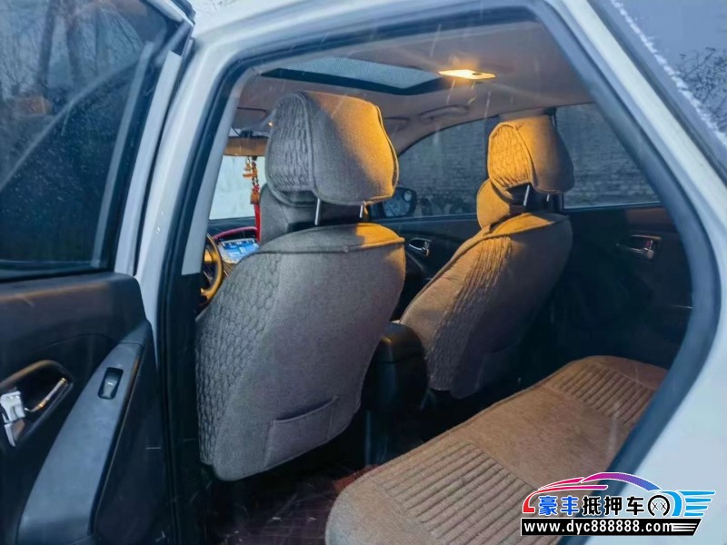 16年现代ix35轿车抵押车出售