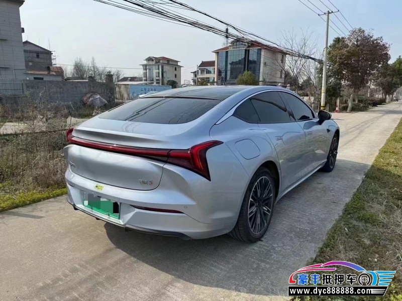 23年哪吒S轿车抵押车出售