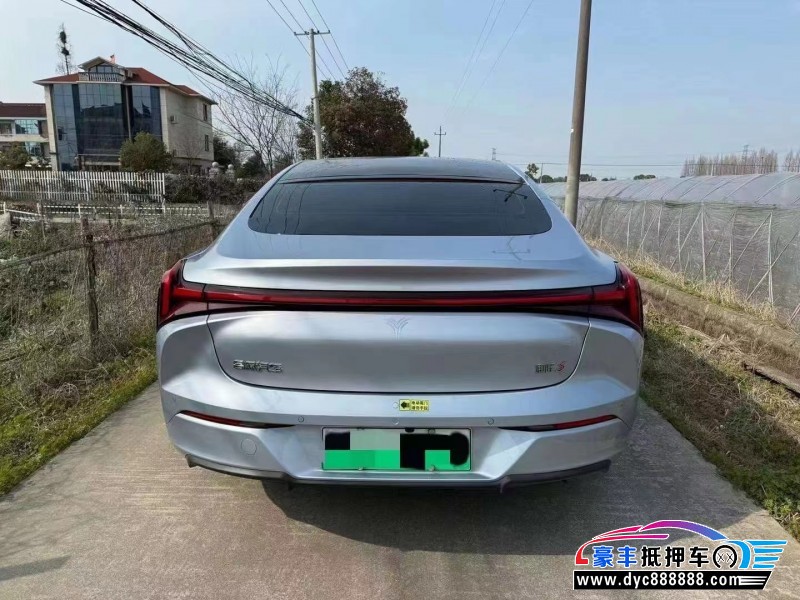 23年哪吒S轿车抵押车出售