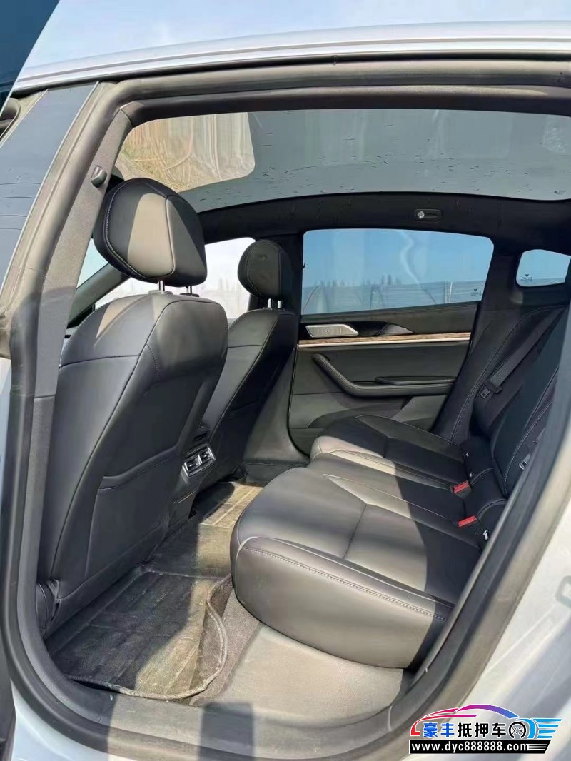 23年哪吒S轿车抵押车出售