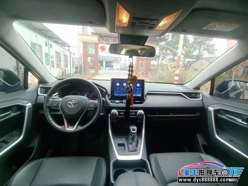 22年丰田威兰达轿车抵押车出售