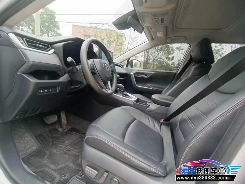 22年丰田RAV4荣放轿车抵押车出售