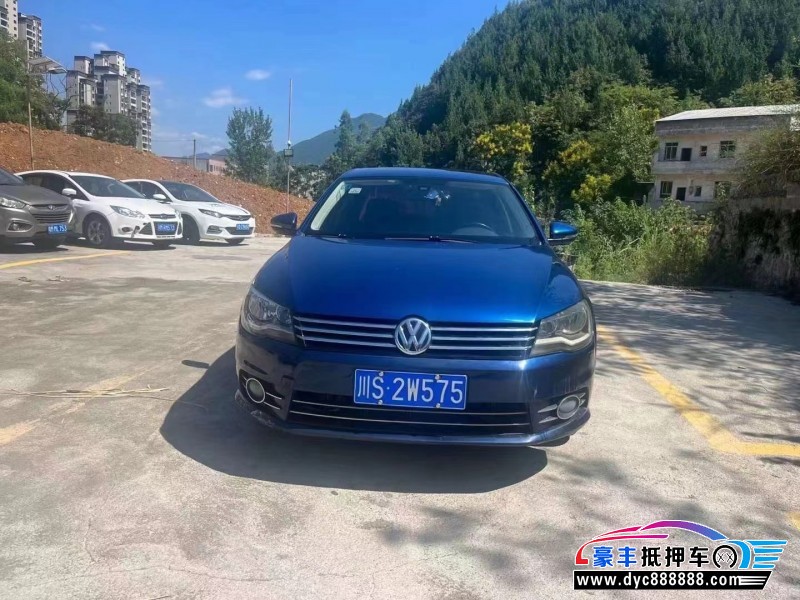 13年大众宝来轿车抵押车出售