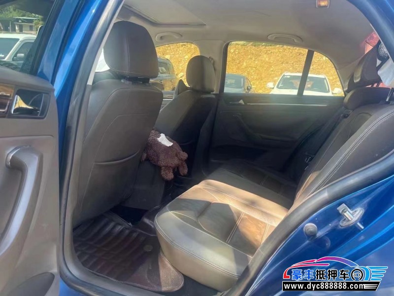 13年大众宝来轿车抵押车出售