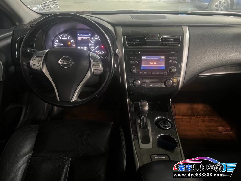 13年日产天籁轿车抵押车出售