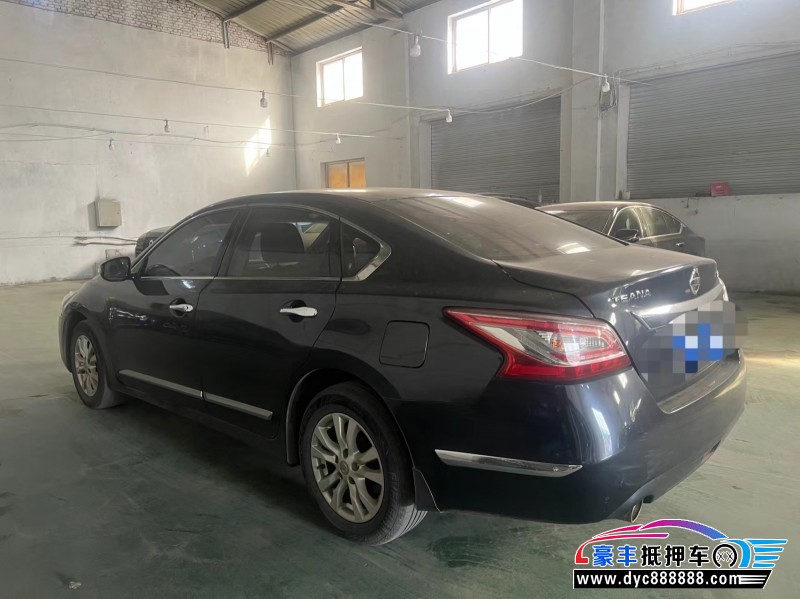 13年日产天籁轿车抵押车出售